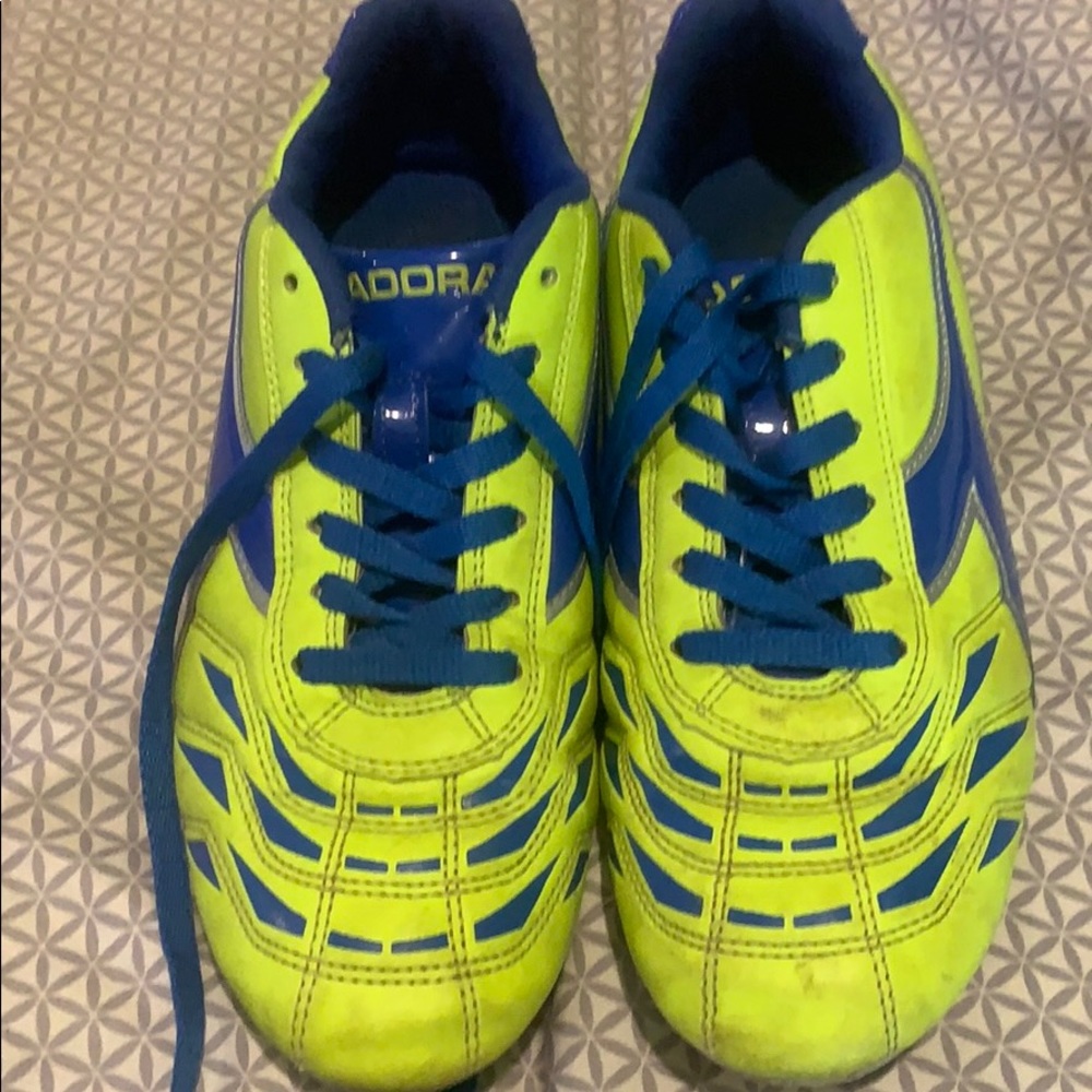 Boys soccer cleats. Size 6